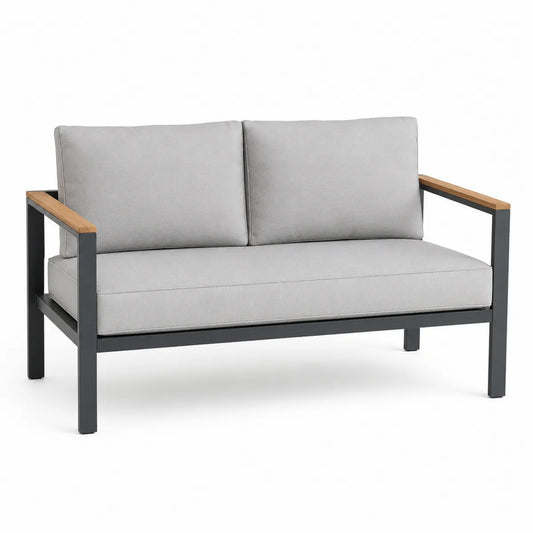 Sofa ogrodowa dwuosobowa szara z metalowym stelażem i drewnianymi podłokietnikami